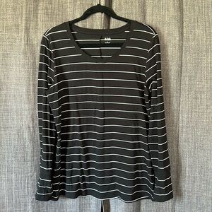 Ana a new approach black and white long sleeve tshirt size large round neck